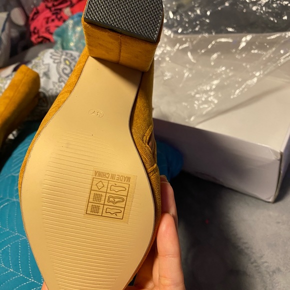 Boots - Picture 4 of 8